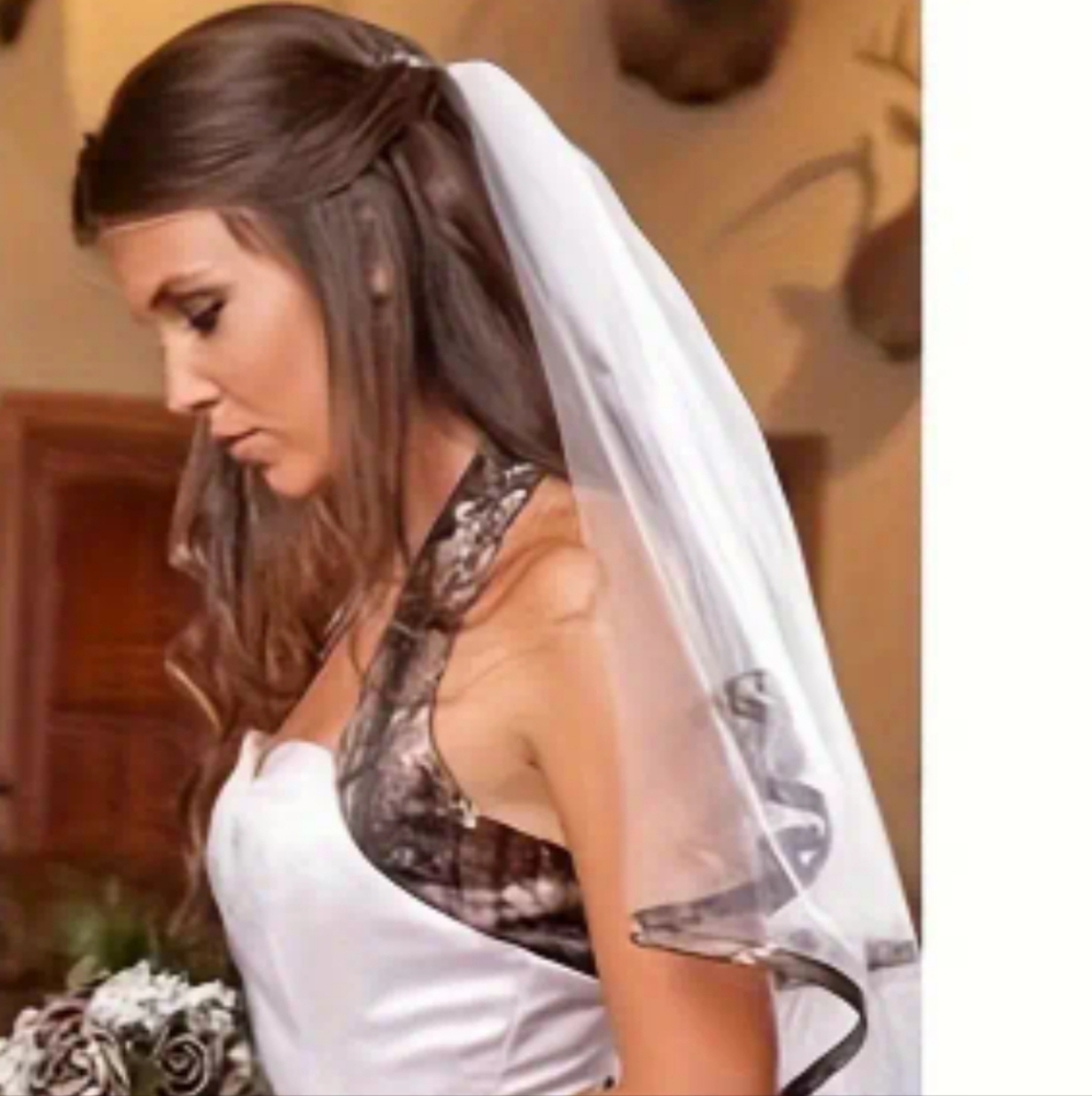 Camo edged two tiered veil in ivory